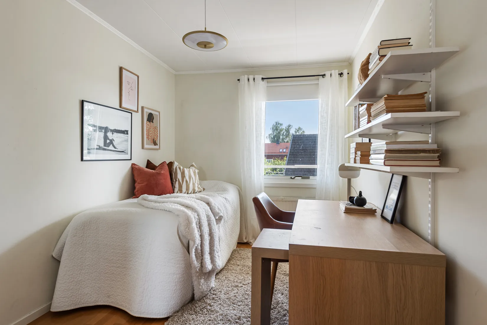 Radhus, Hembergavägen 27, Täby Kyrkby, Täby