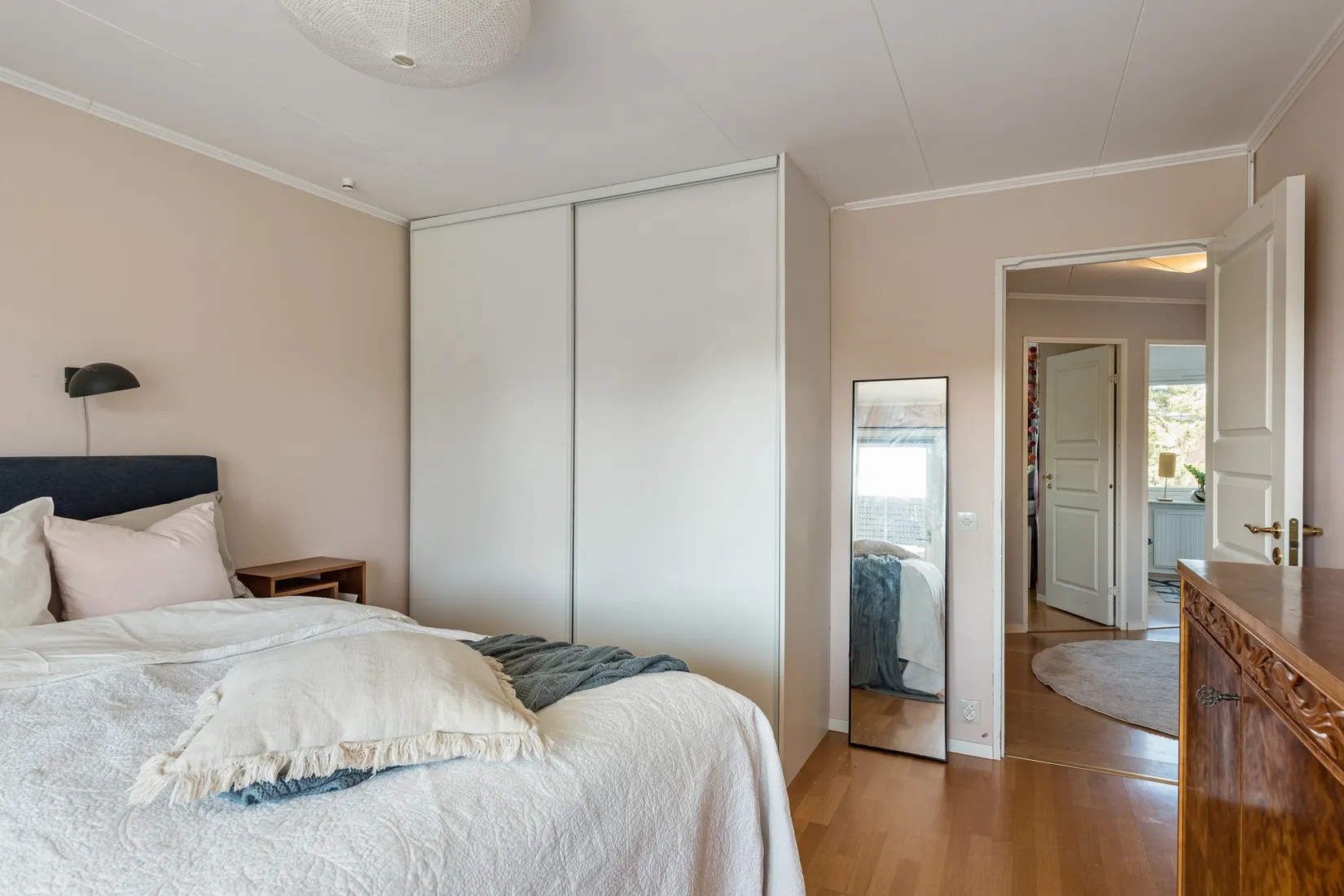 Radhus, Hembergavägen 27, Täby Kyrkby, Täby