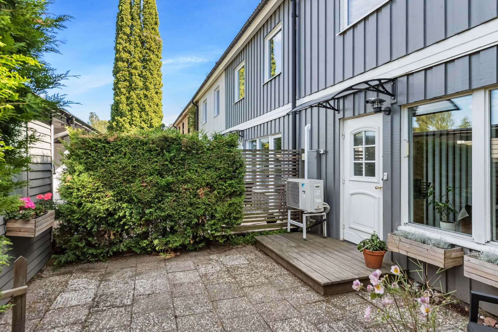 Radhus, Hembergavägen 27, Täby Kyrkby, Täby