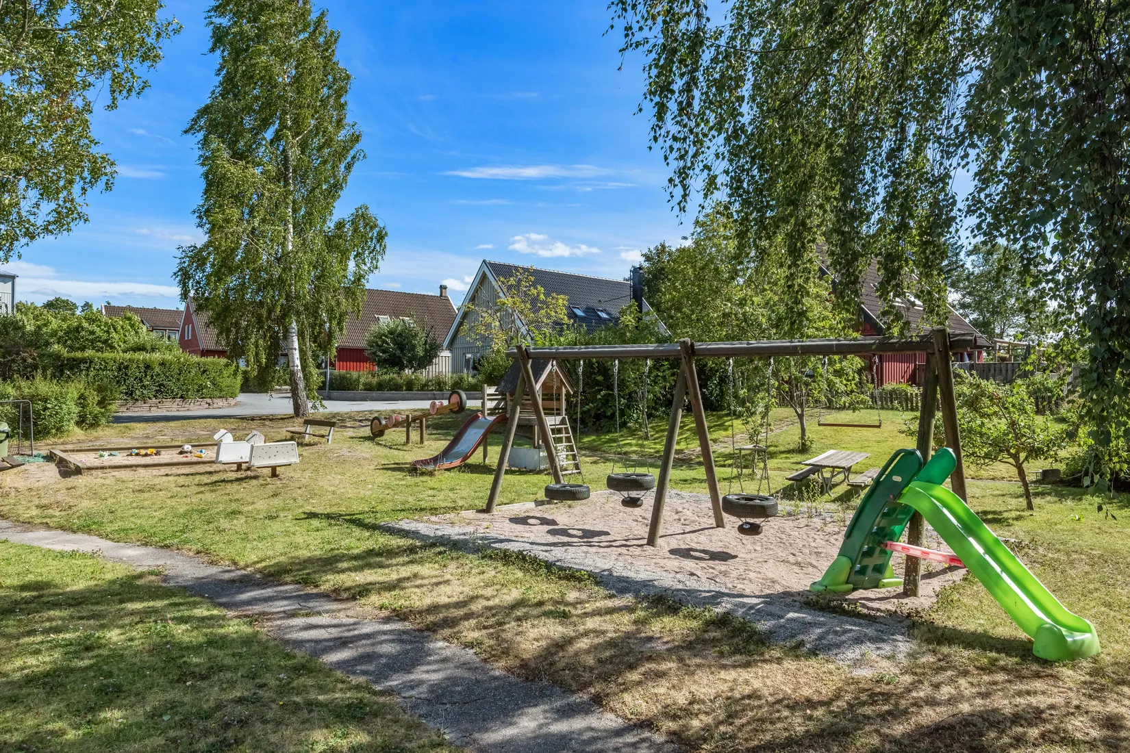 Radhus, Hembergavägen 27, Täby Kyrkby, Täby