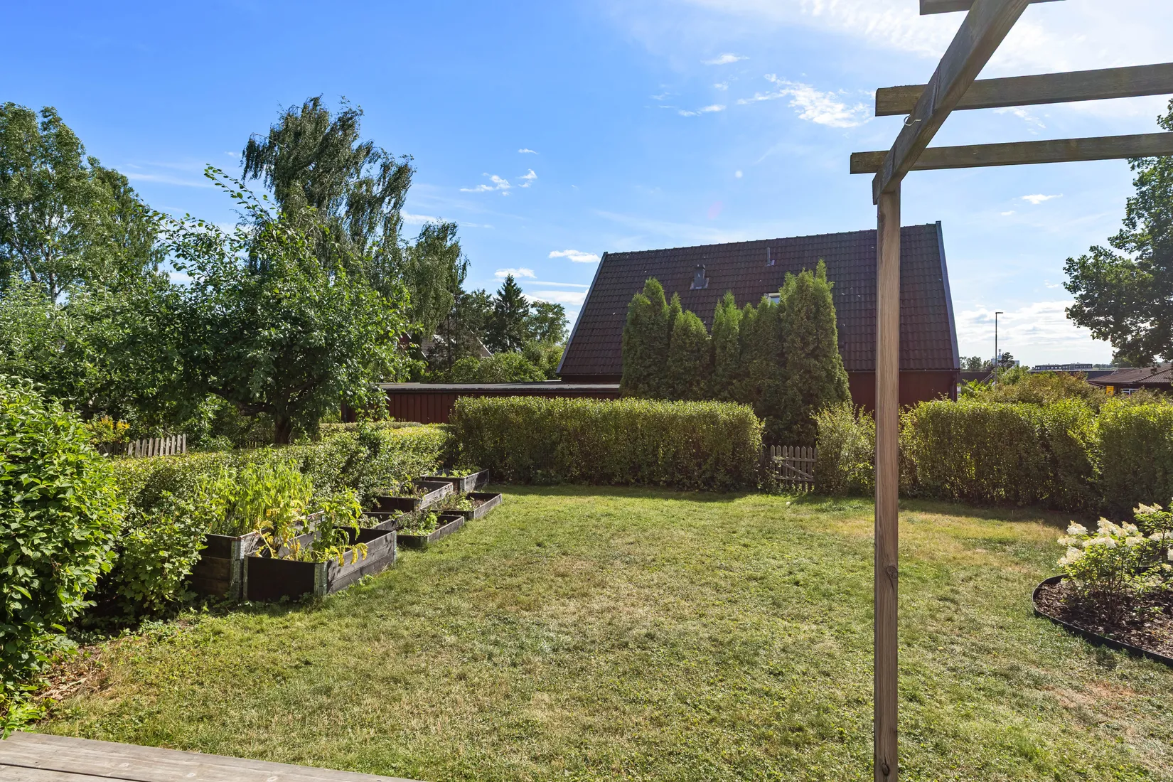 Radhus, Hembergavägen 27, Täby Kyrkby, Täby