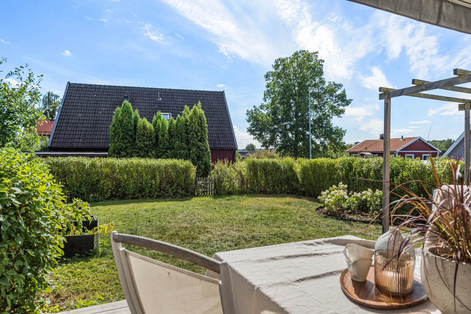 Radhus, Hembergavägen 27, Täby Kyrkby, Täby