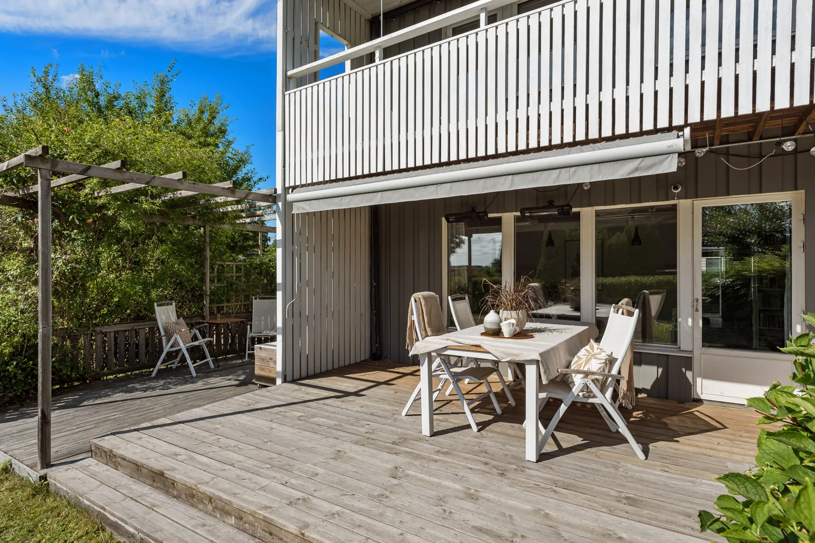 Radhus, Hembergavägen 27, Täby Kyrkby, Täby