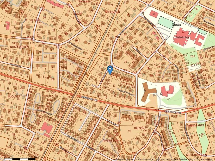 Radhus, Hembergavägen 27, Täby Kyrkby, Täby