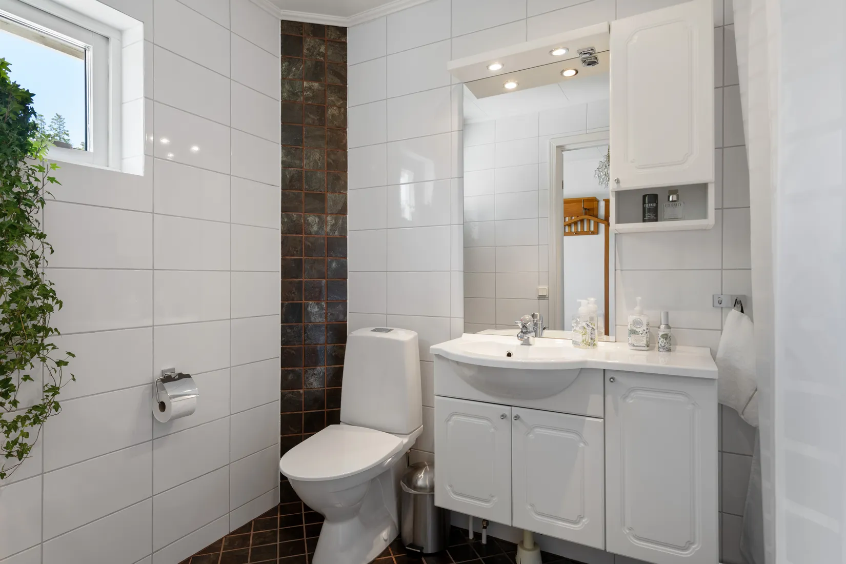Radhus, Lansenvägen 23, Gribbylund, Täby