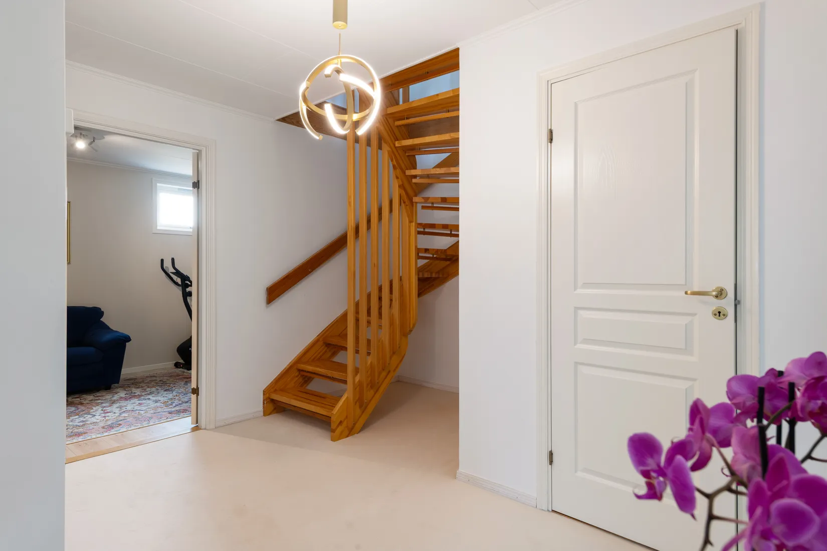 Radhus, Lansenvägen 23, Gribbylund, Täby
