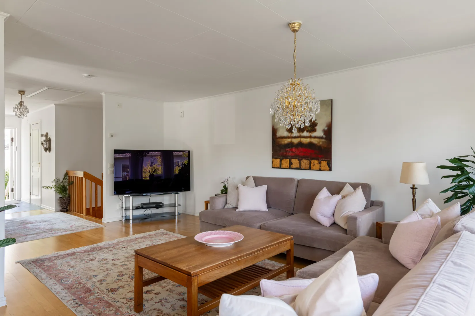 Radhus, Lansenvägen 23, Gribbylund, Täby