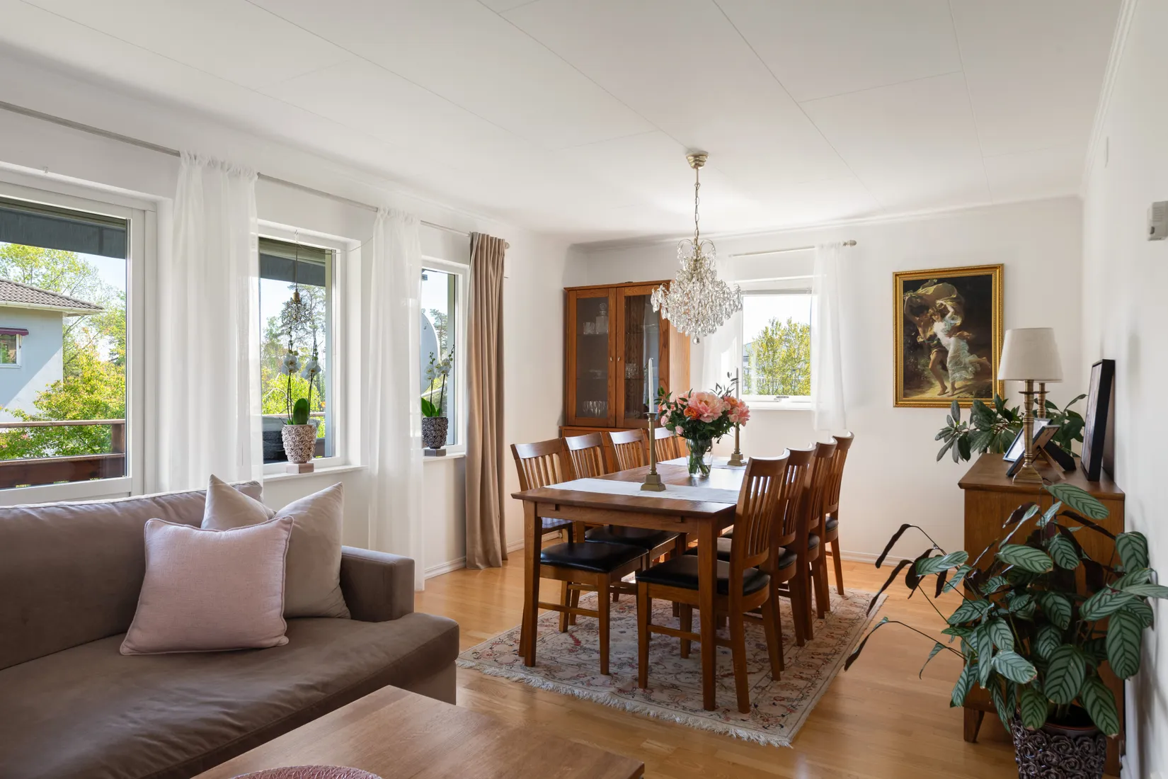 Radhus, Lansenvägen 23, Gribbylund, Täby