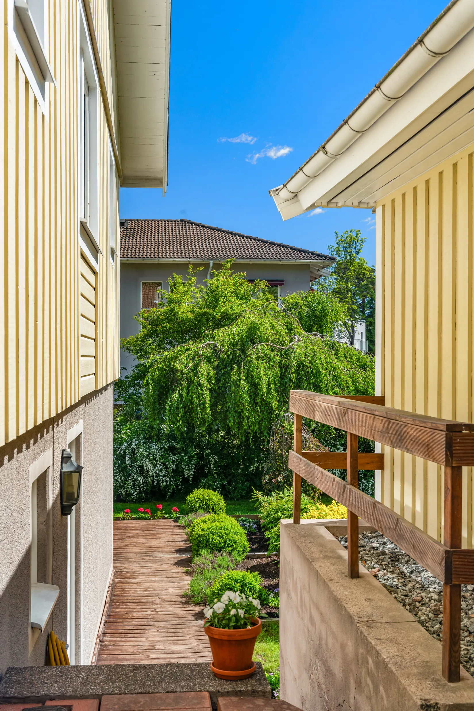 Radhus, Lansenvägen 23, Gribbylund, Täby