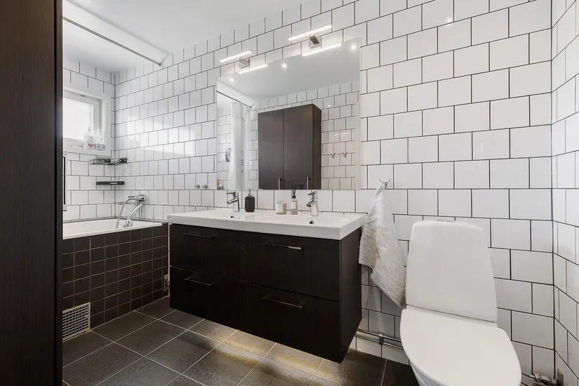 Radhus, Trumpetvägen 70, Viksjö, Järfälla