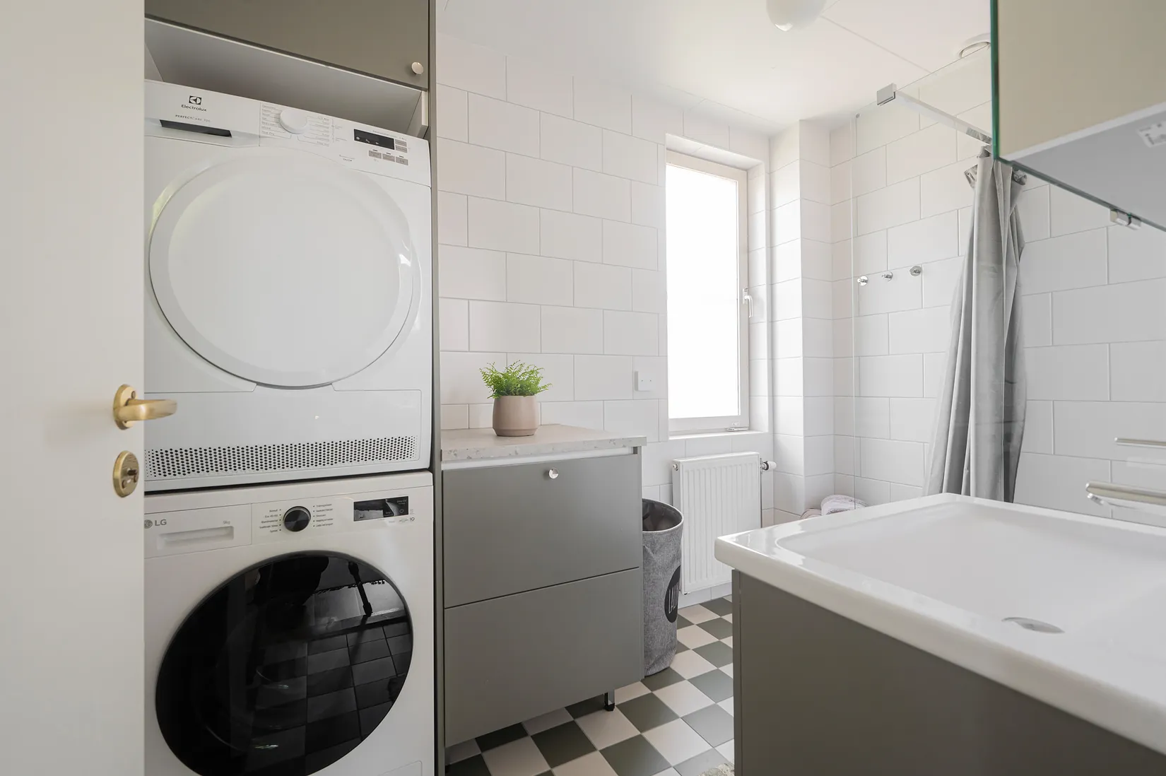 Radhus, Petunievägen 5B, Tullinge Trädgårdsstad, Botkyrka