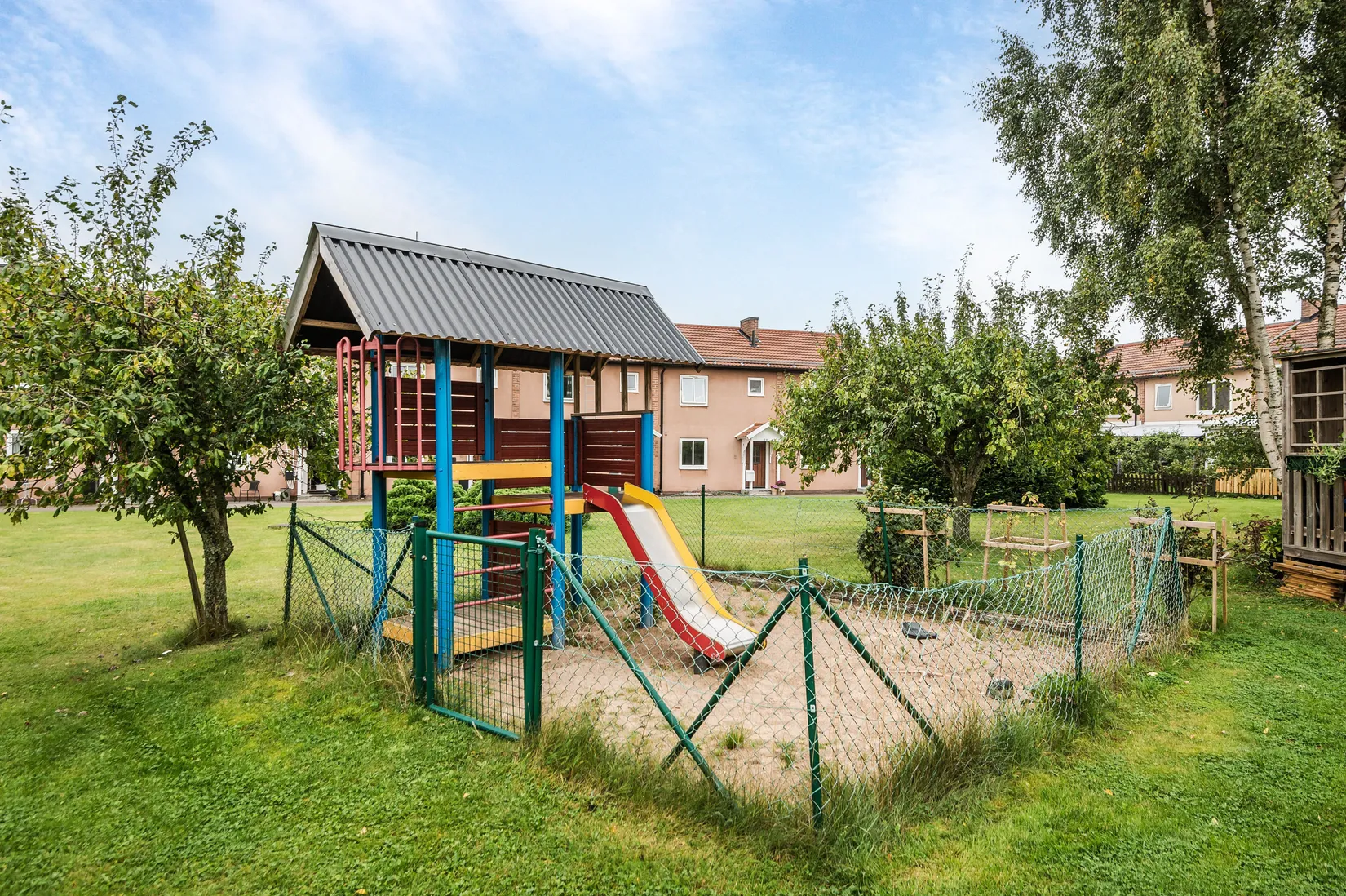 Radhus, Östgötagatan 8D, Brinken, Motala