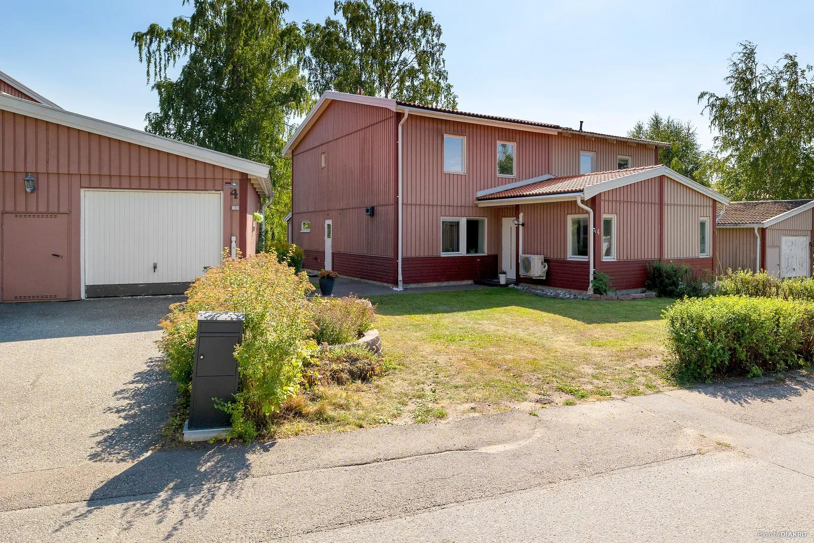 Radhus, Predikantvägen 4, Gribbylund, Täby