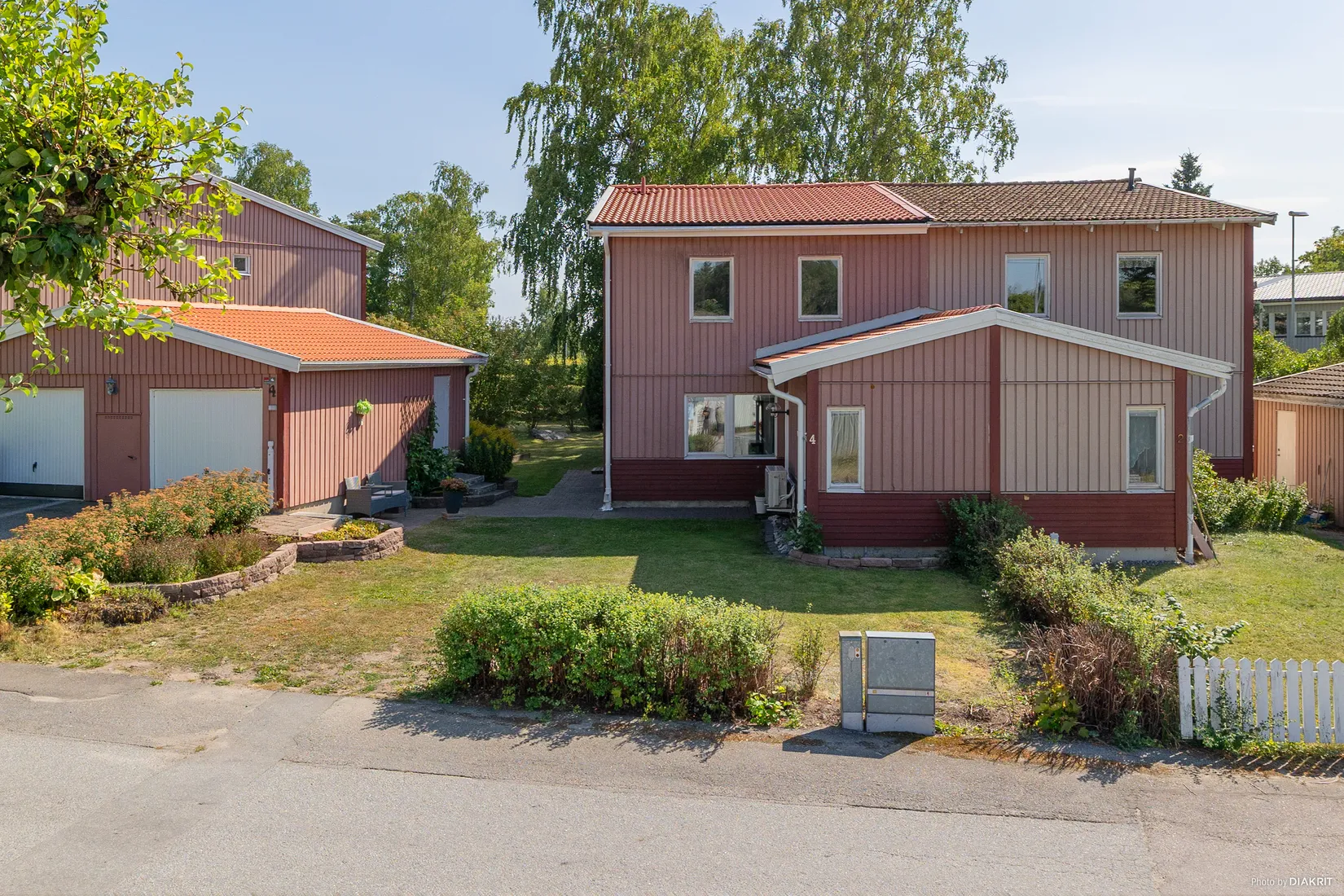 Radhus, Predikantvägen 4, Gribbylund, Täby