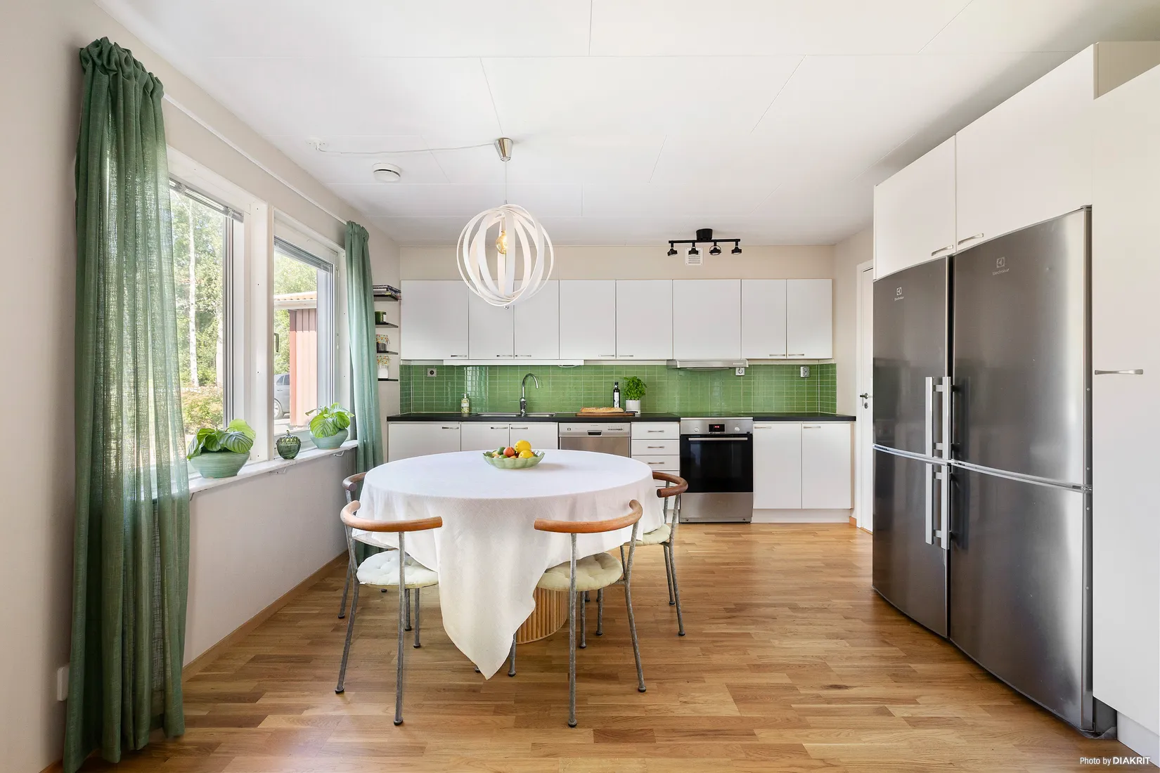 Radhus, Predikantvägen 4, Gribbylund, Täby