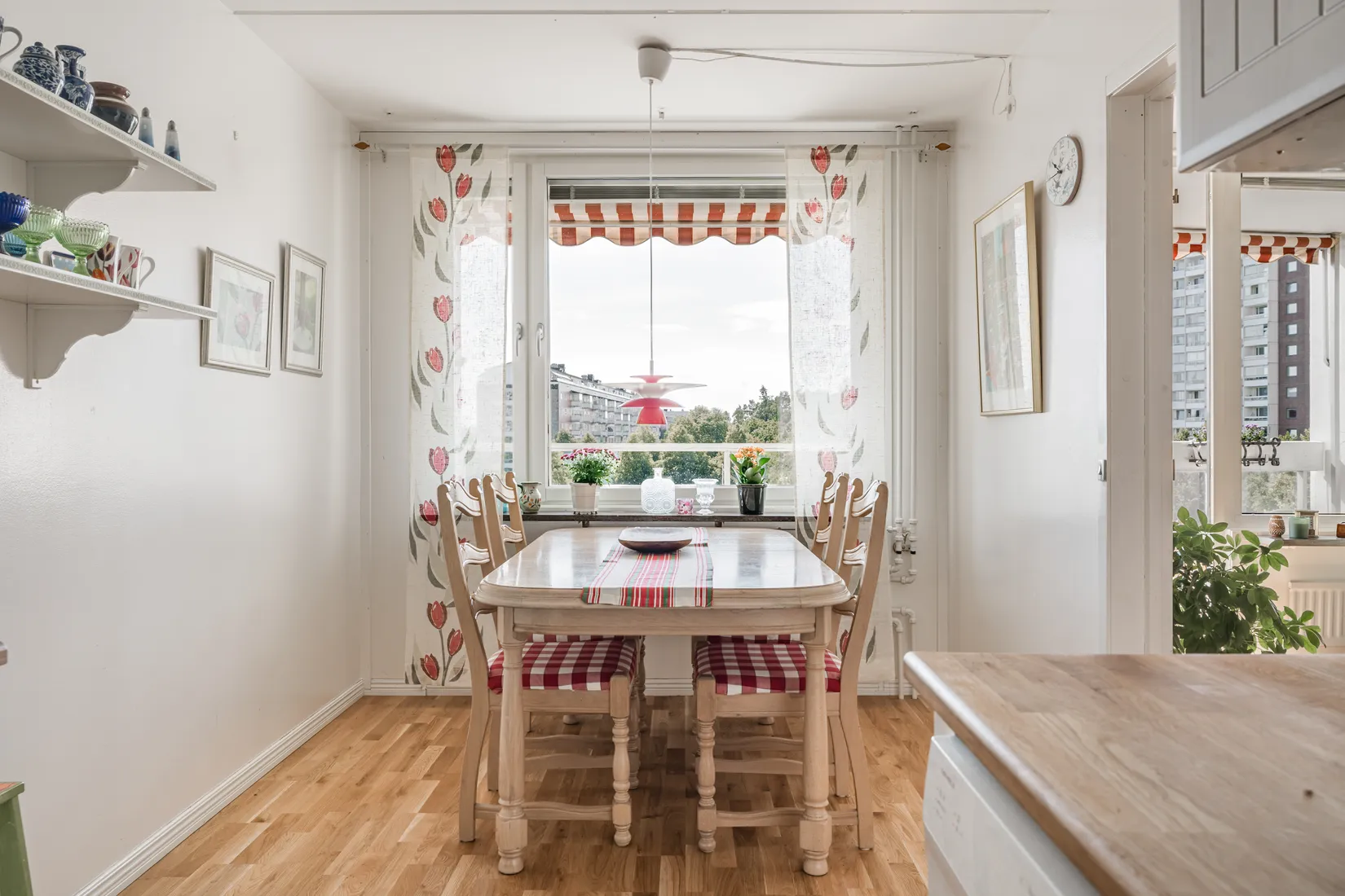 Bostadsrätt, ÅKERBYVÄGEN 96, Täby centrum - storstugan, Täby