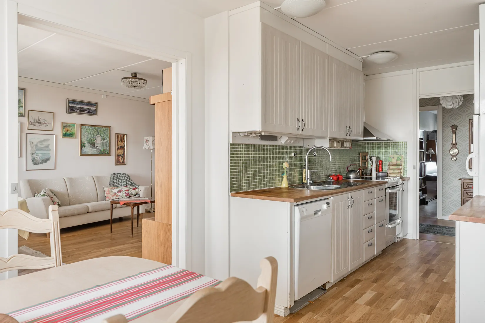 Bostadsrätt, ÅKERBYVÄGEN 96, Täby centrum - storstugan, Täby