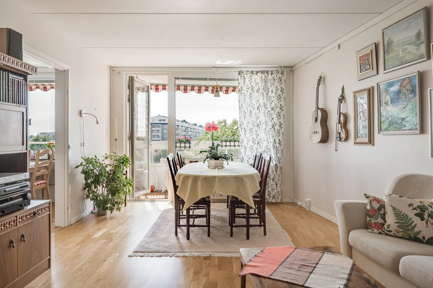 Bostadsrätt, ÅKERBYVÄGEN 96, Täby centrum - storstugan, Täby