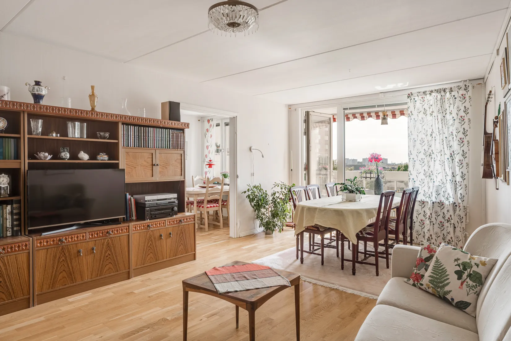 Bostadsrätt, ÅKERBYVÄGEN 96, Täby centrum - storstugan, Täby