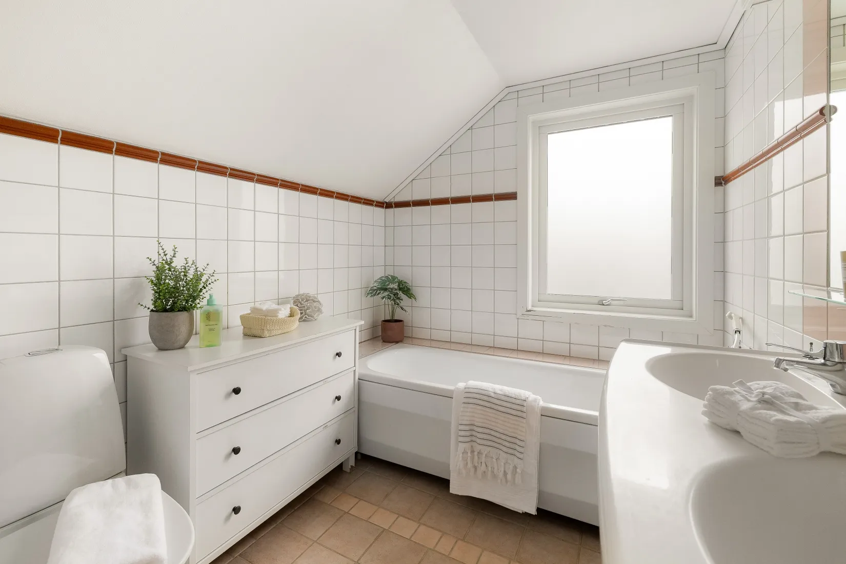 Villa, Östra Banvägen 1, Österskär, Österåker