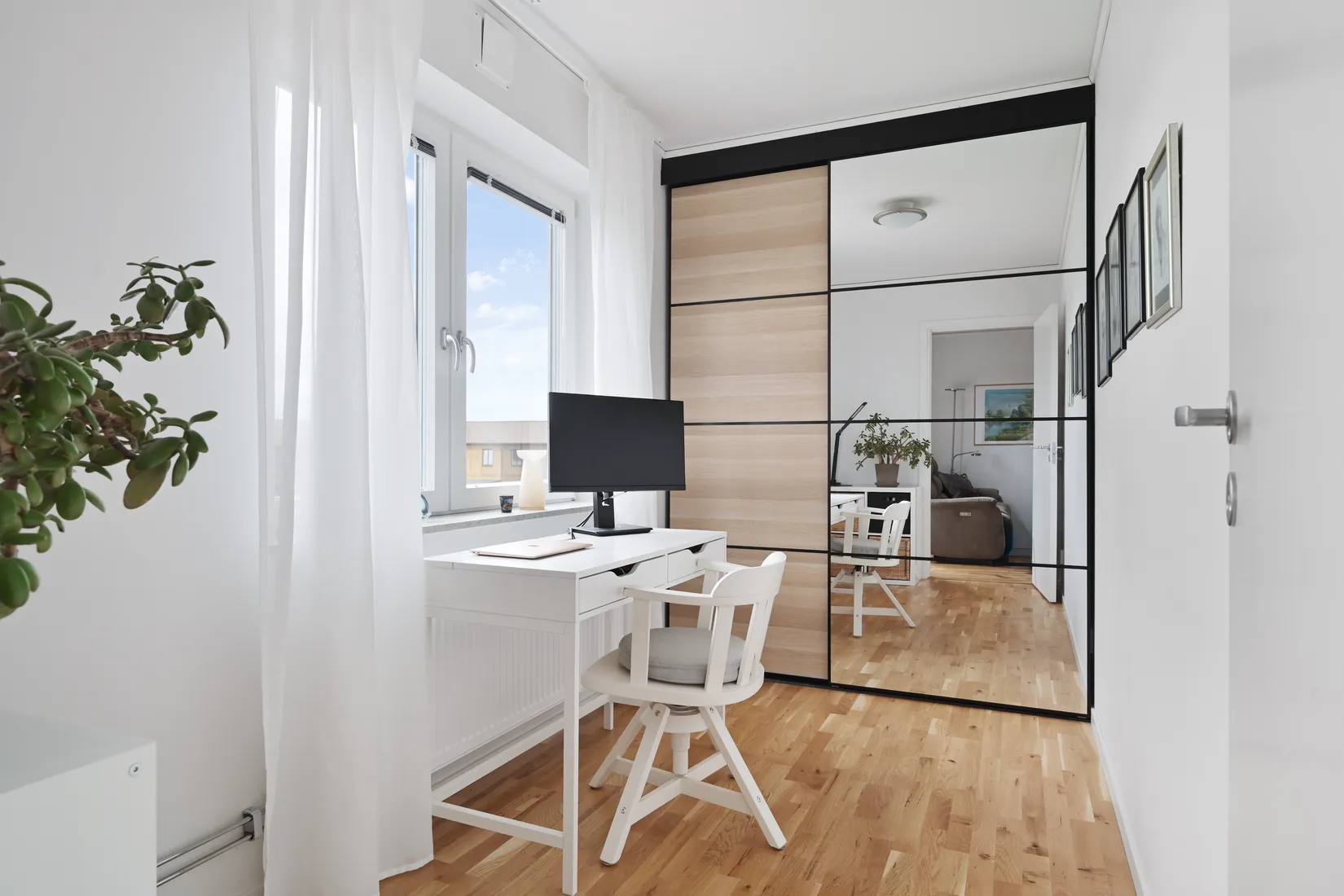 Radhus, Rödklövergatan 1, Eds Allé, Upplands Väsby