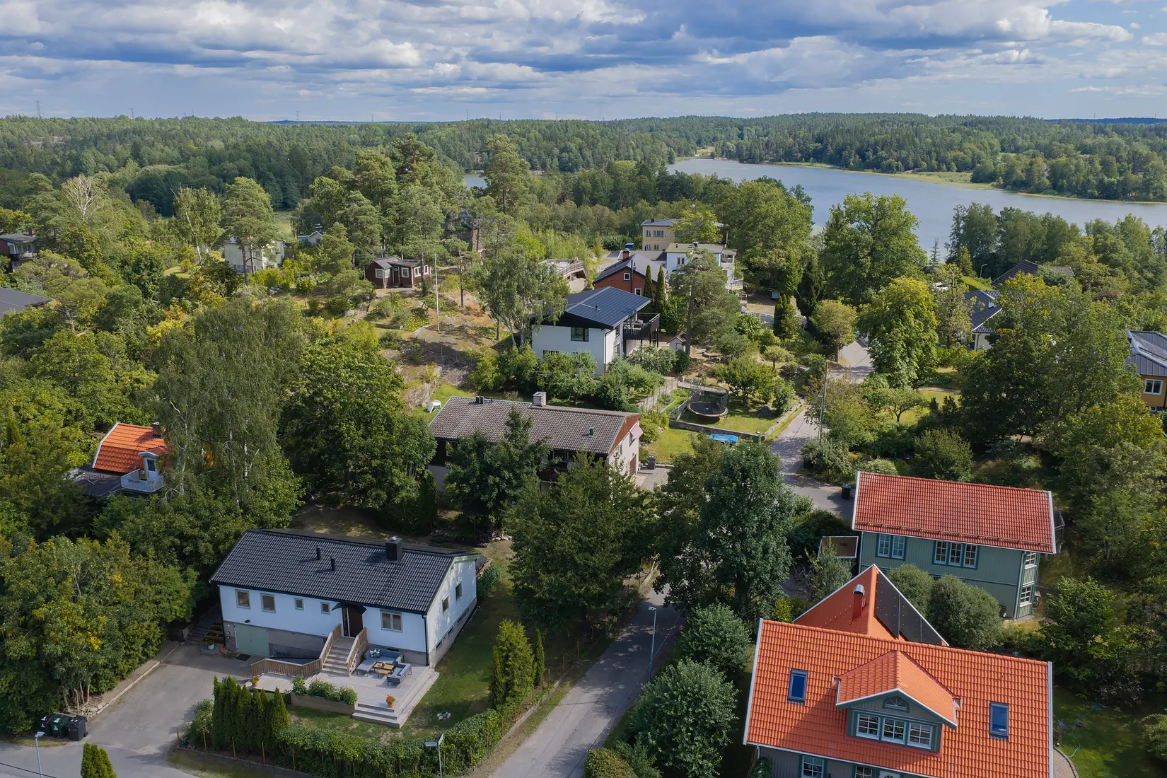 Villa, Rotnäsvägen 52, Huddinge - sjönära intill Trehörningen, Huddinge