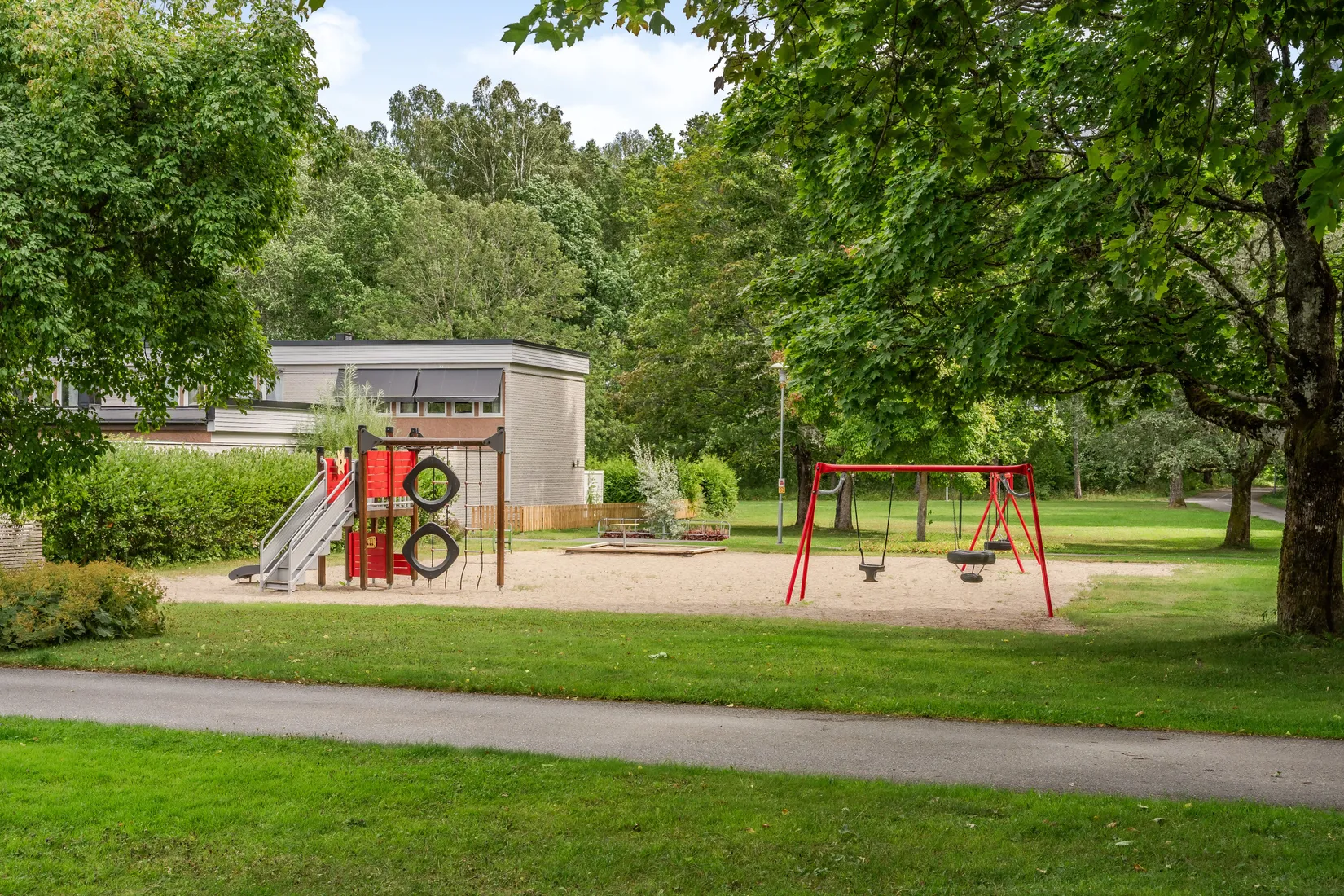 Radhus, Tulpangatan 129, Mellringe, Örebro