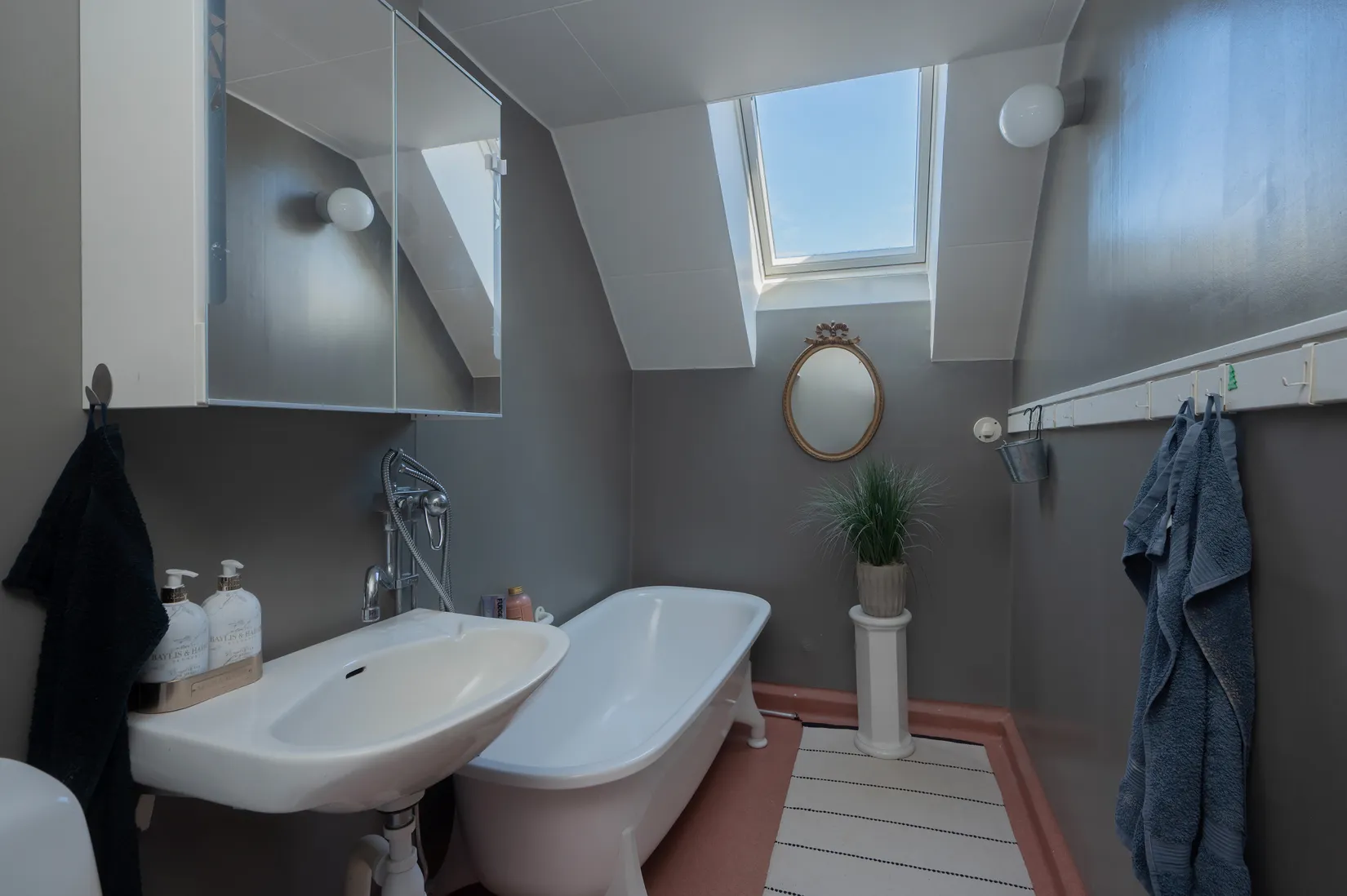 Radhus, Rondovägen 26, Skogås, Huddinge