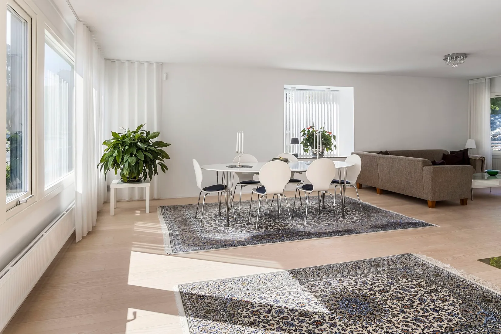 Villa, Drottninggatan 35B, Jakobsberg, Västerås