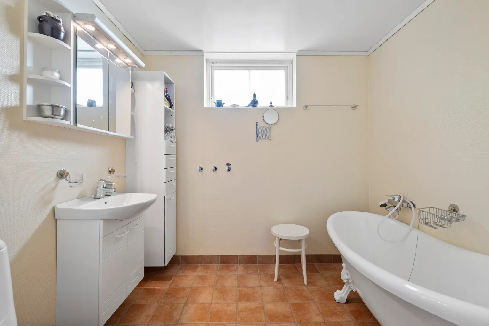 Villa, Lybecks strandväg 17, Harkie, Västerås