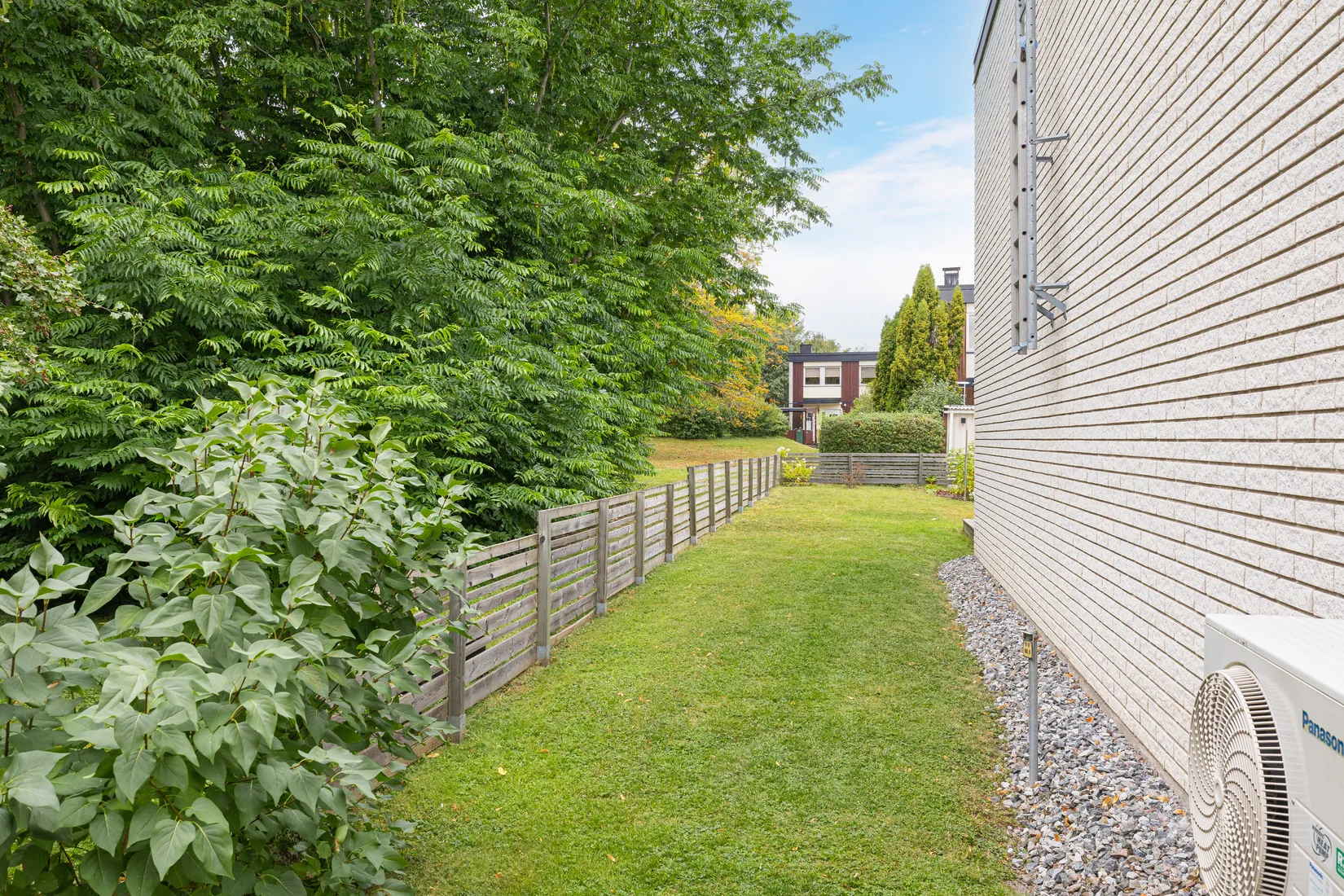 Radhus, Lövmovägen 28, Bollstanäs, Upplands Väsby