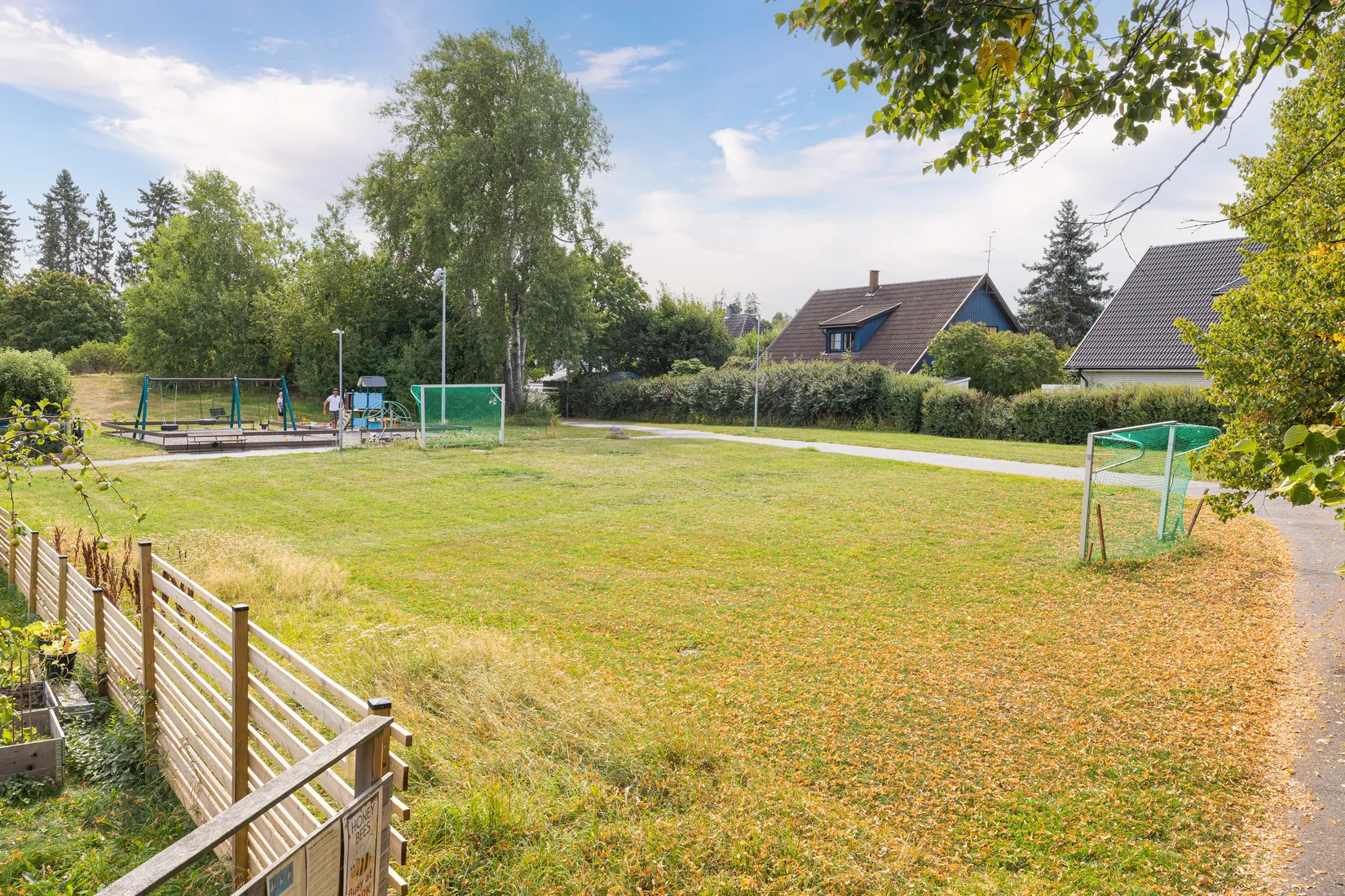 Radhus, Lövmovägen 28, Bollstanäs, Upplands Väsby
