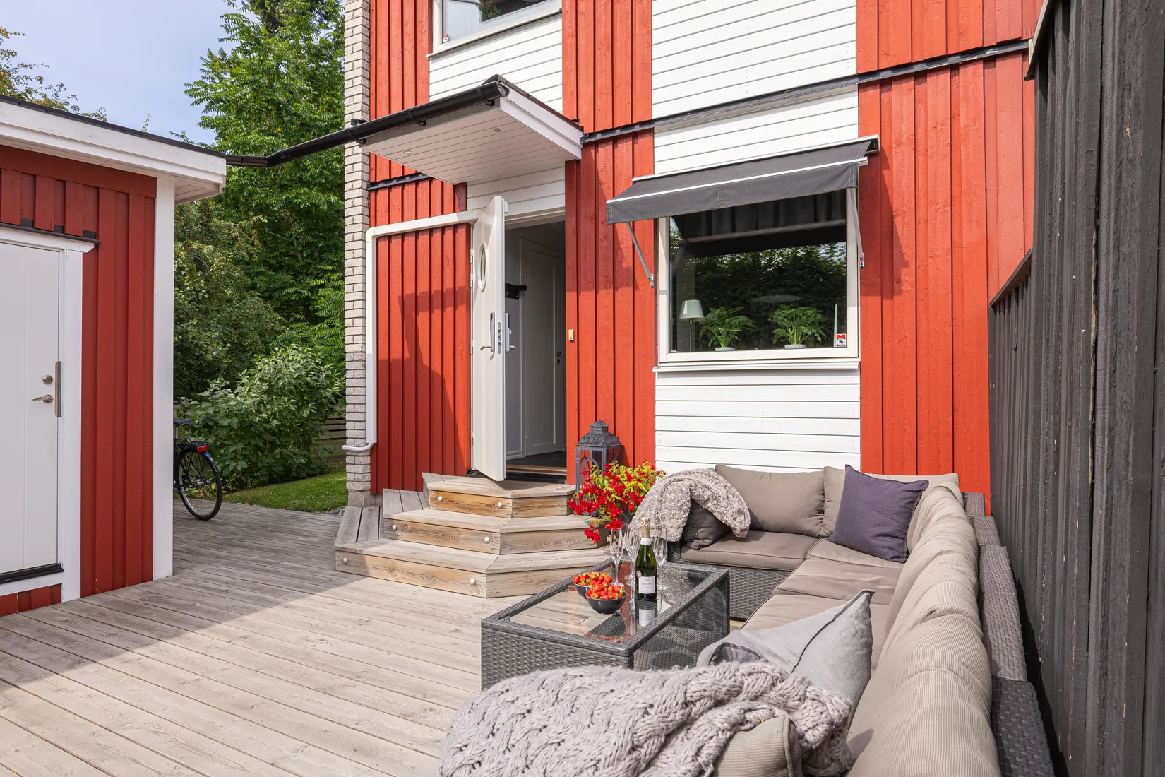 Radhus, Lövmovägen 28, Bollstanäs, Upplands Väsby