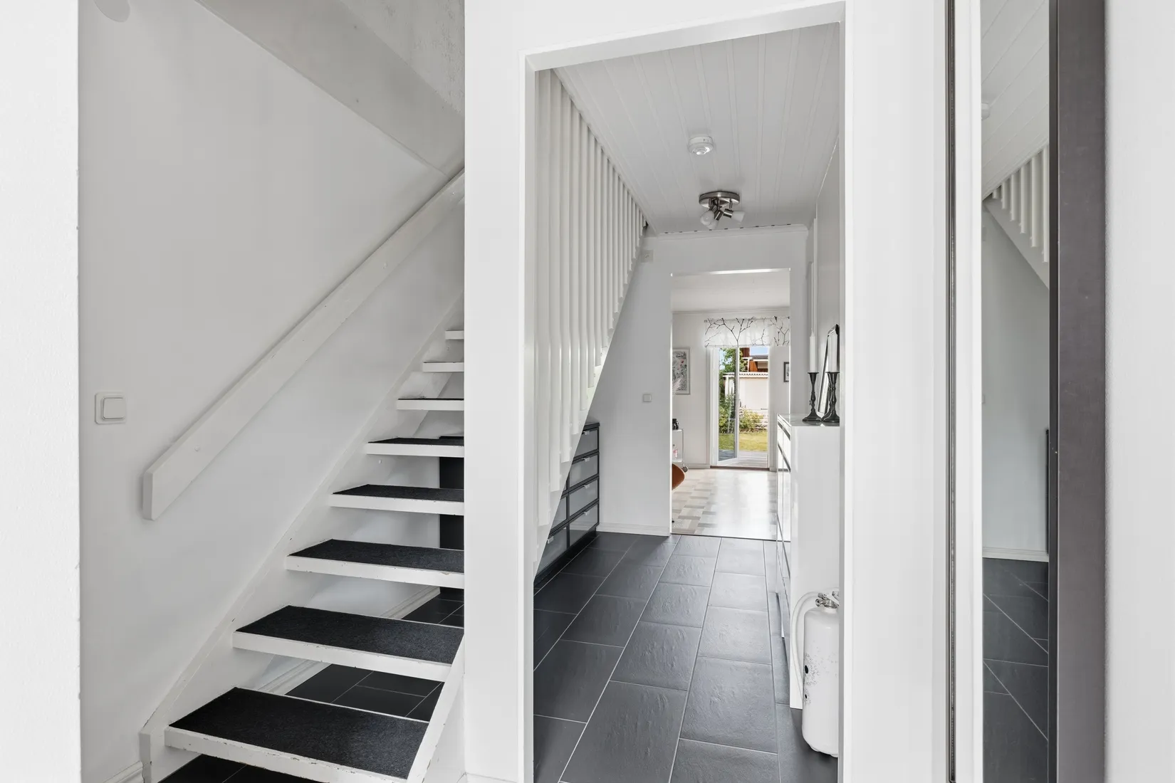 Radhus, Lövmovägen 28, Bollstanäs, Upplands Väsby