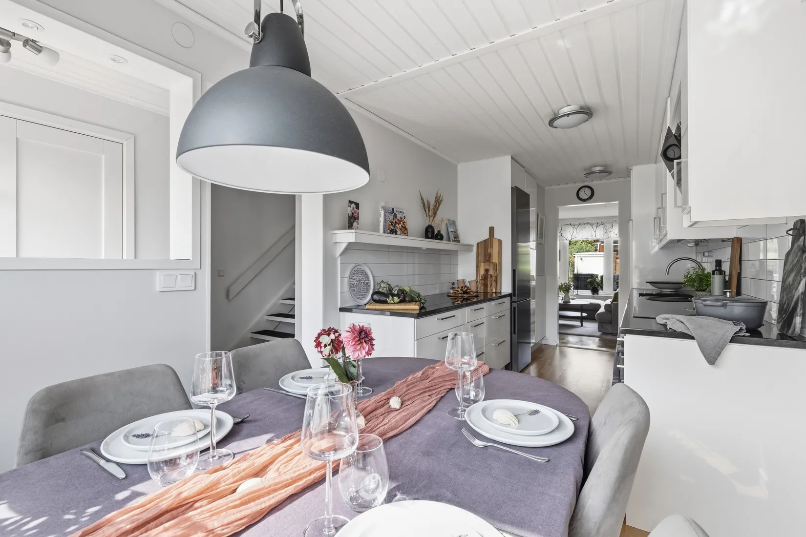 Radhus, Lövmovägen 28, Bollstanäs, Upplands Väsby