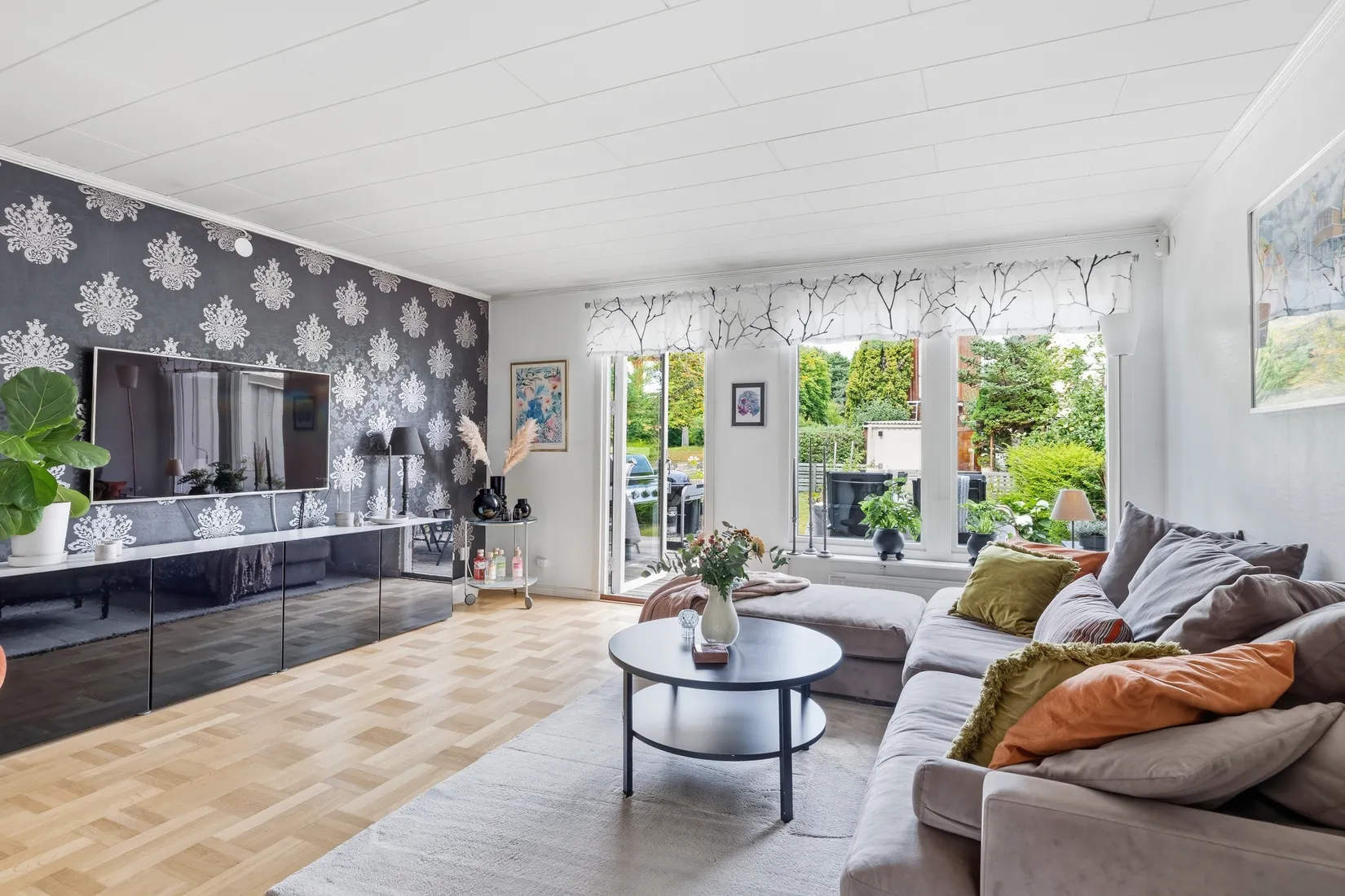 Radhus, Lövmovägen 28, Bollstanäs, Upplands Väsby