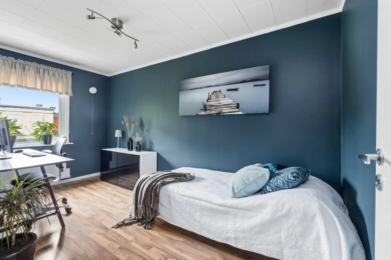 Radhus, Lövmovägen 28, Bollstanäs, Upplands Väsby