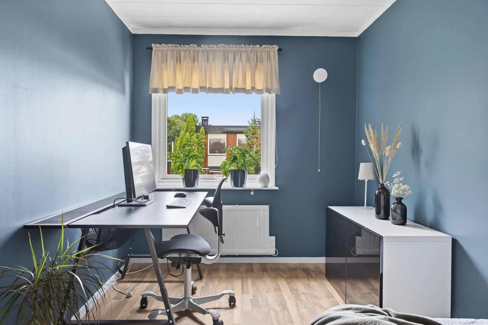 Radhus, Lövmovägen 28, Bollstanäs, Upplands Väsby