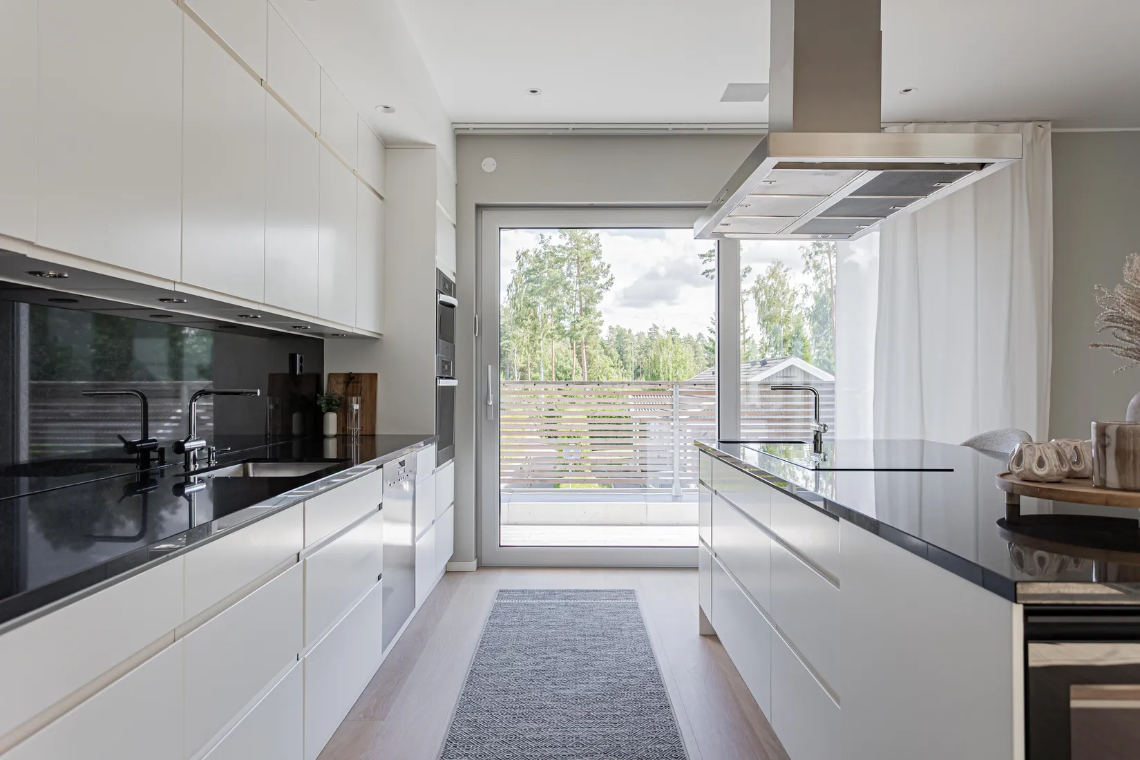 Villa, Morängatan 11, Ullvibackar, Köping
