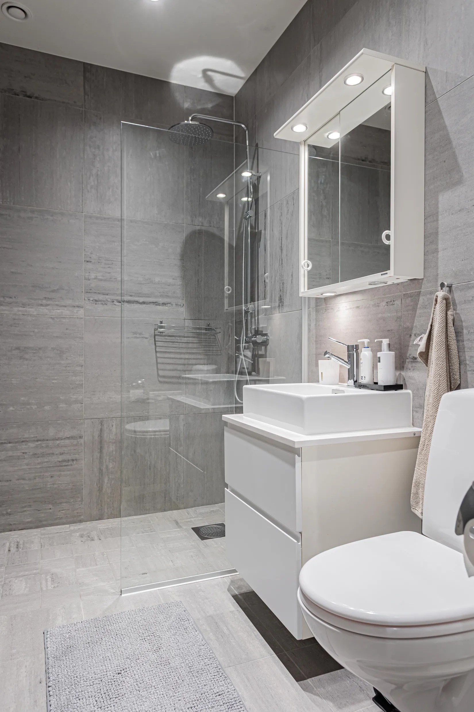 Villa, Morängatan 11, Ullvibackar, Köping