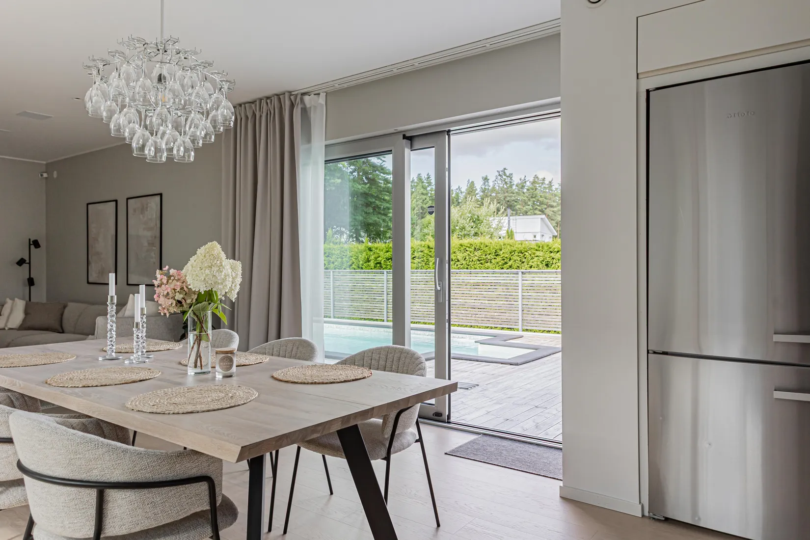 Villa, Morängatan 11, Ullvibackar, Köping