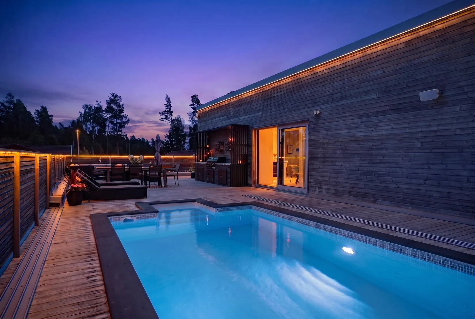 Villa, Morängatan 11, Ullvibackar, Köping