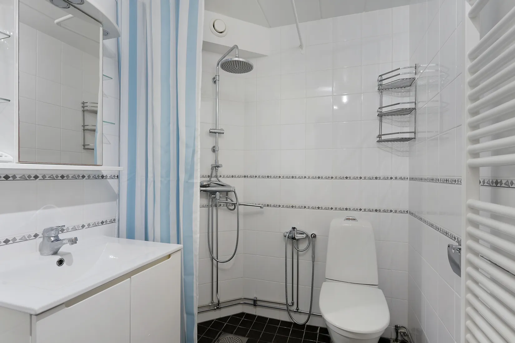 Radhus, Rapsodivägen 17, Östra Skogås, Huddinge