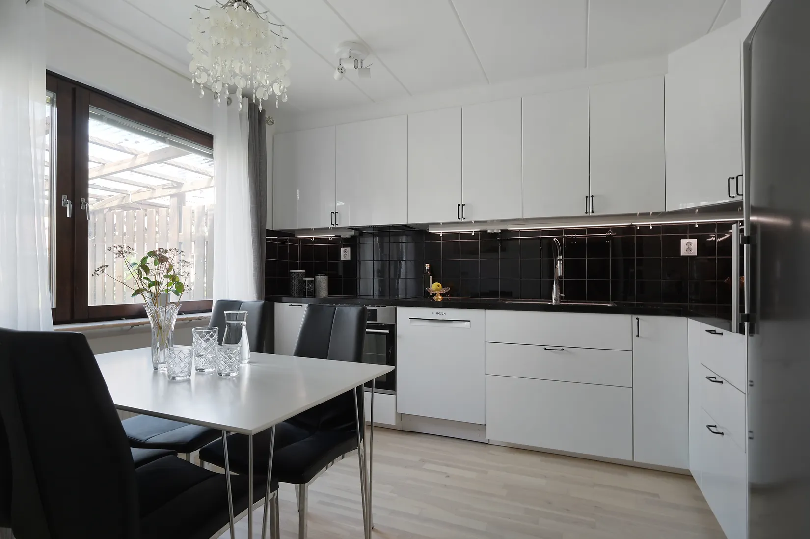 Radhus, Rapsodivägen 17, Östra Skogås, Huddinge