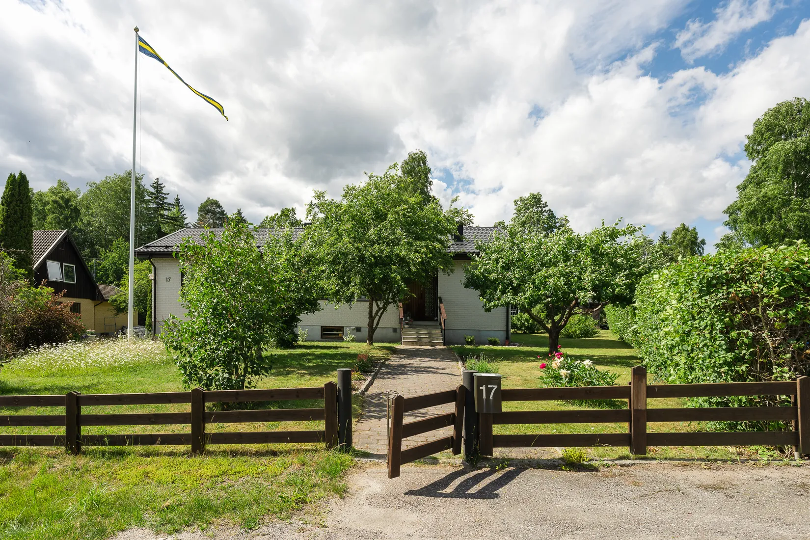 Villa, Karlslundsvägen 17, Smedby, Österåker