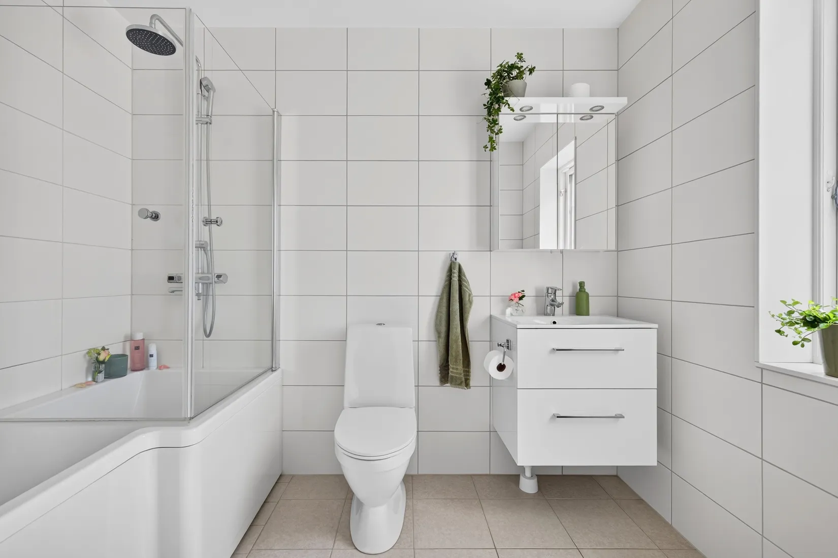 Radhus, Lilla Ässkogvägen 18B, Norra Bro, Örebro