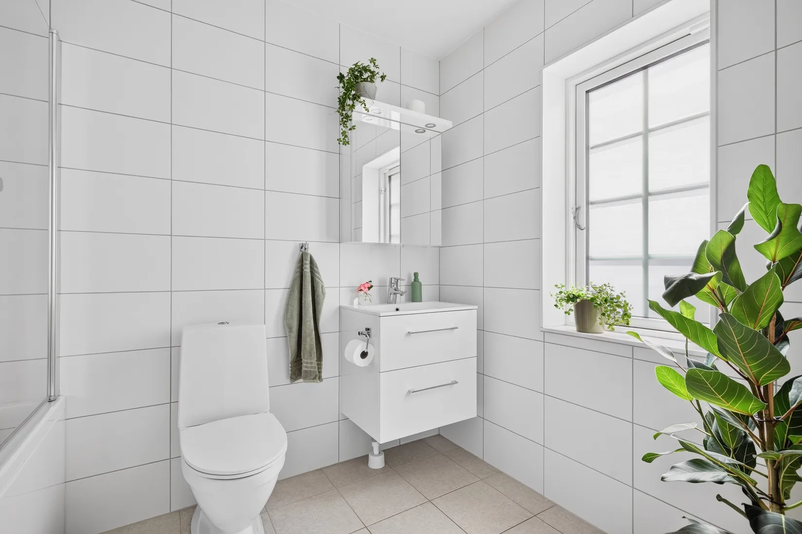 Radhus, Lilla Ässkogvägen 18B, Norra Bro, Örebro