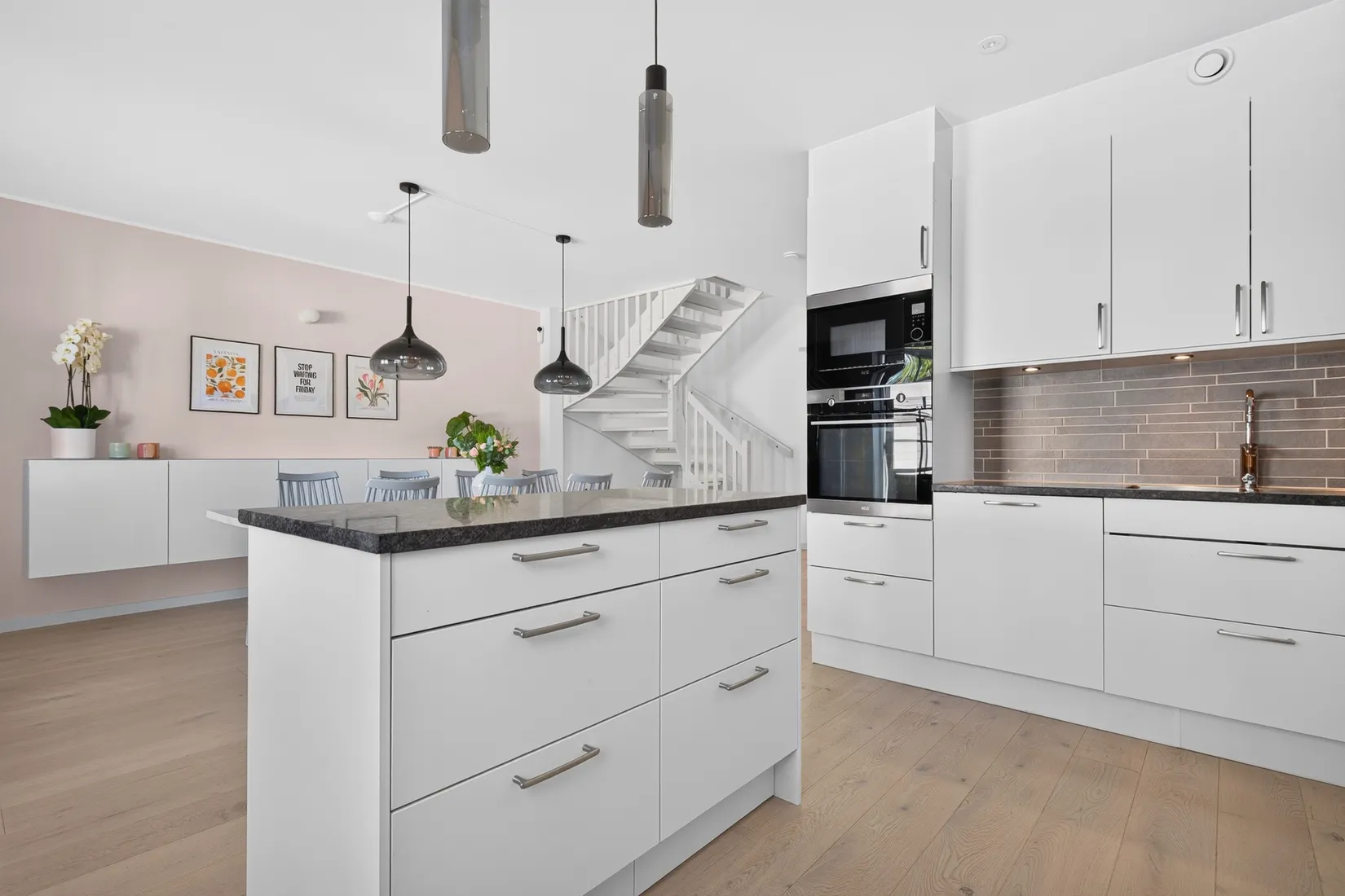 Radhus, Lilla Ässkogvägen 18B, Norra Bro, Örebro
