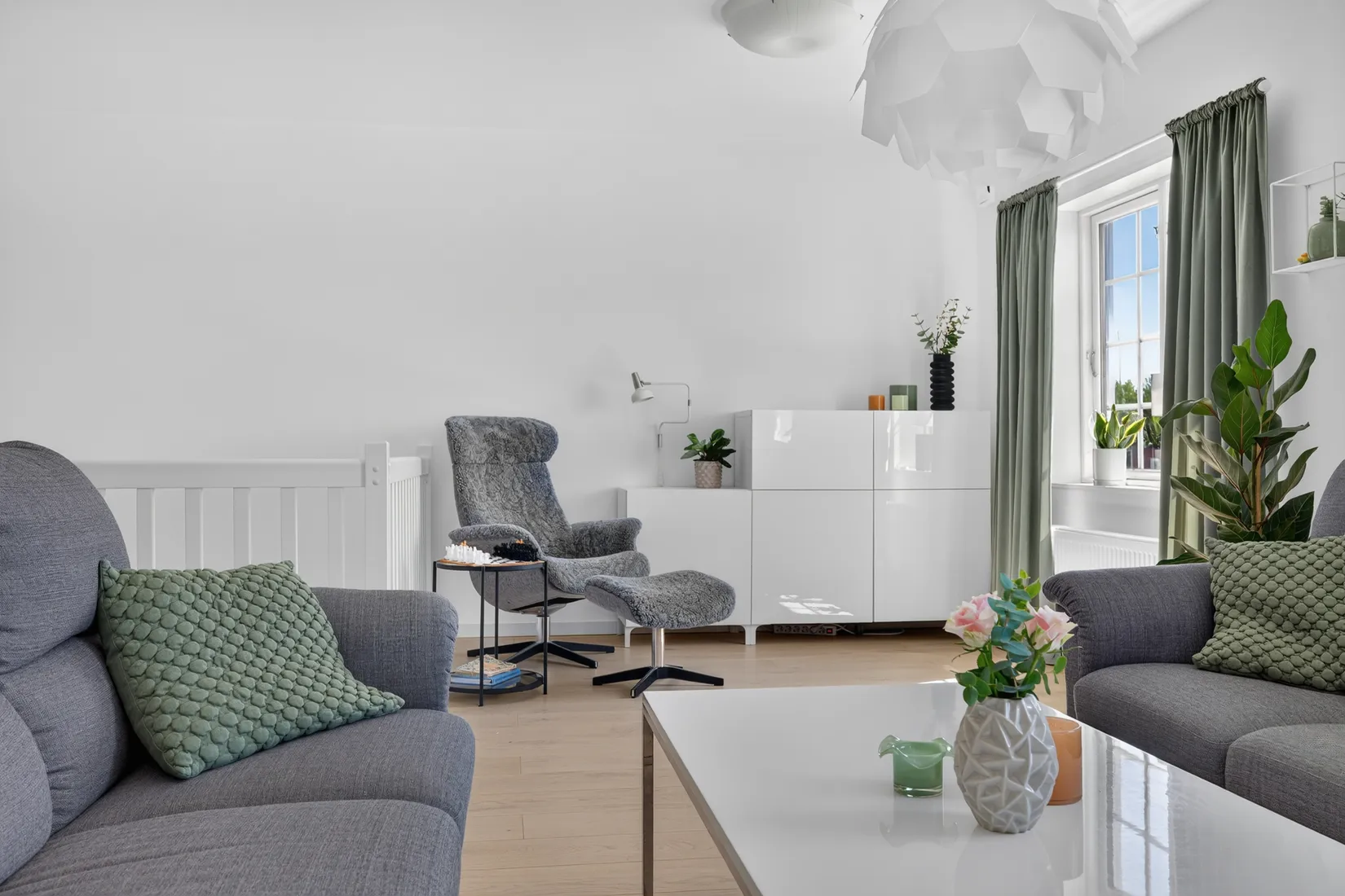 Radhus, Lilla Ässkogvägen 18B, Norra Bro, Örebro