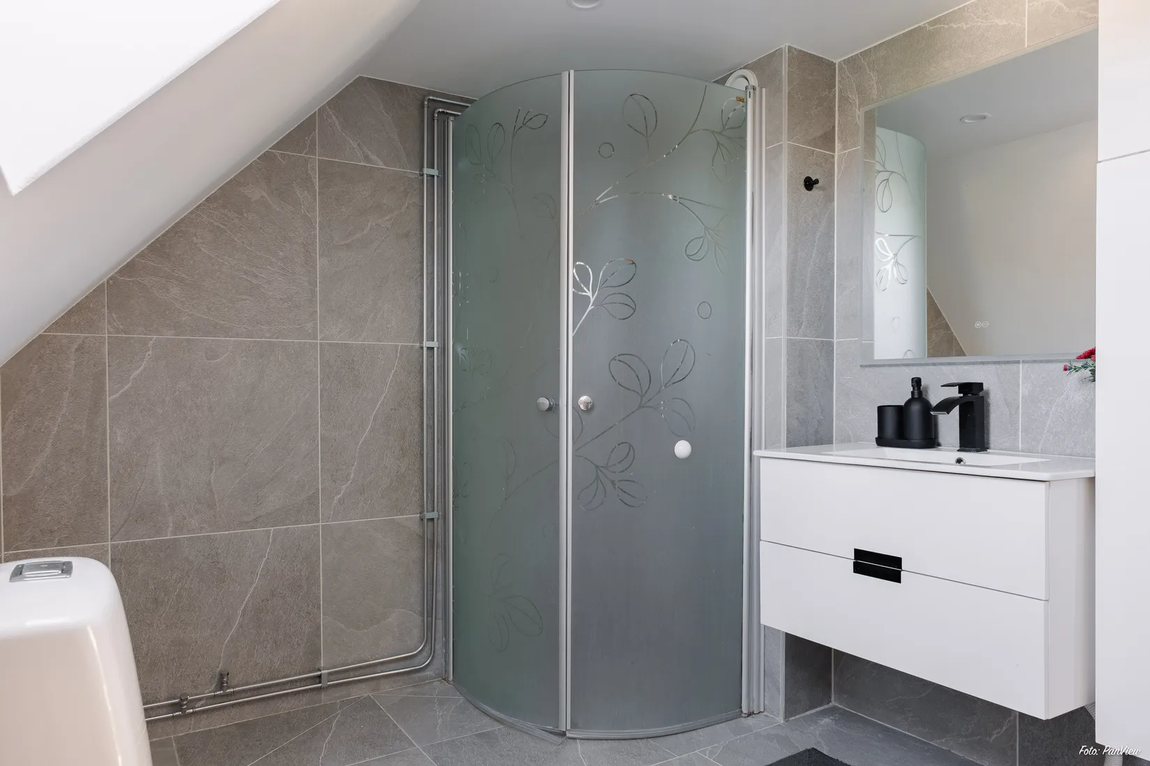Radhus, Plåtverksgatan 152, Bäckby, Västerås